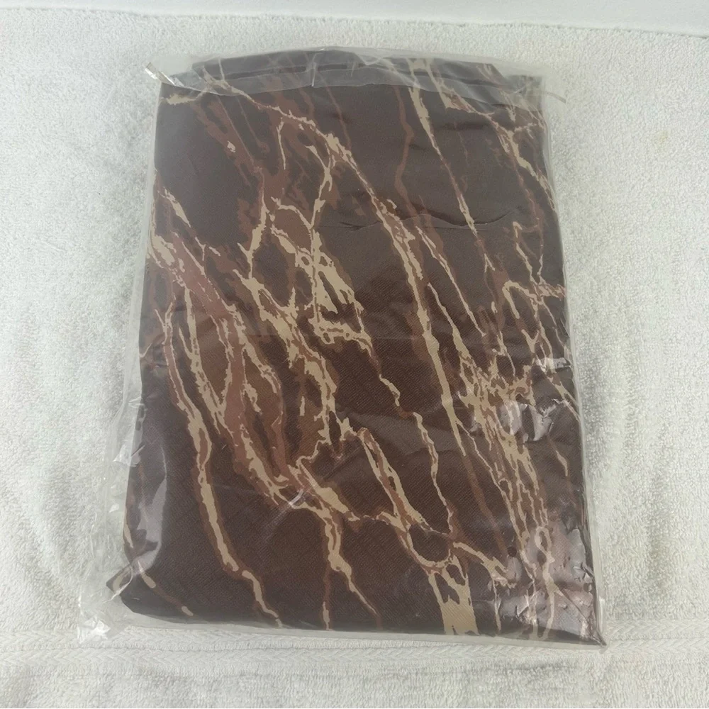 NIB - Marble Brown 48